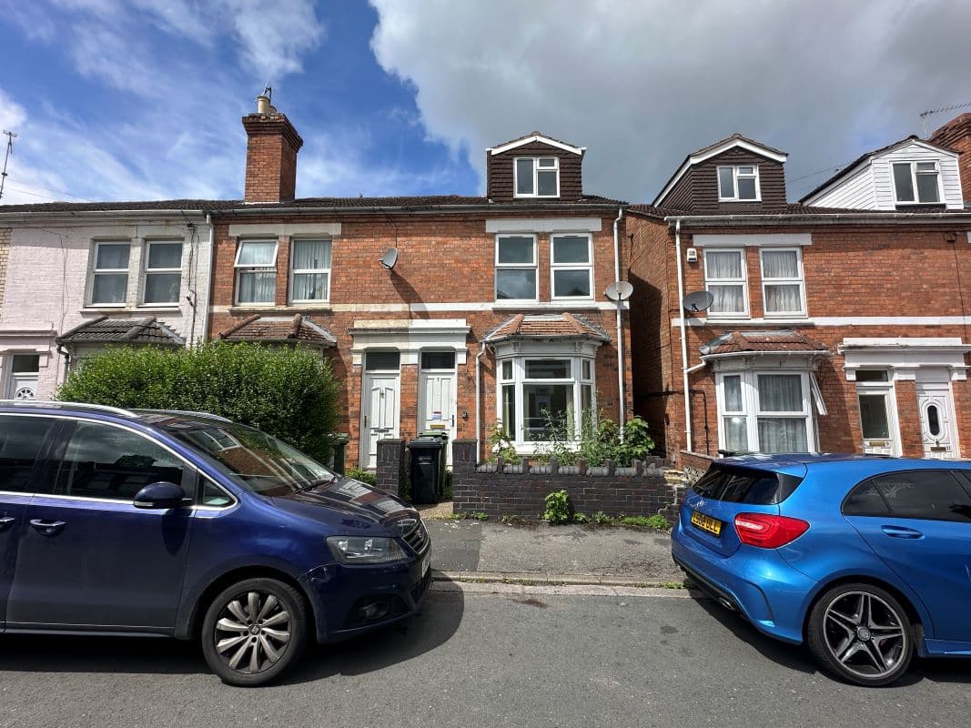 4 Bedroom End Terraced Property