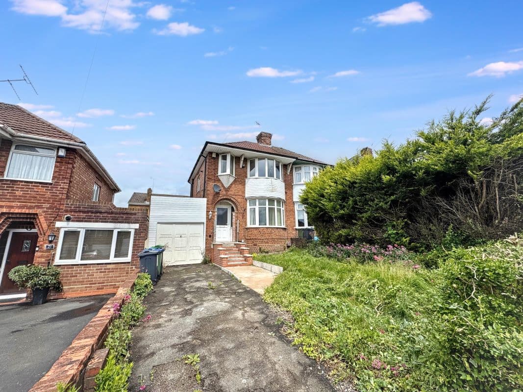 3 bedroom semi detached house in Oldbury