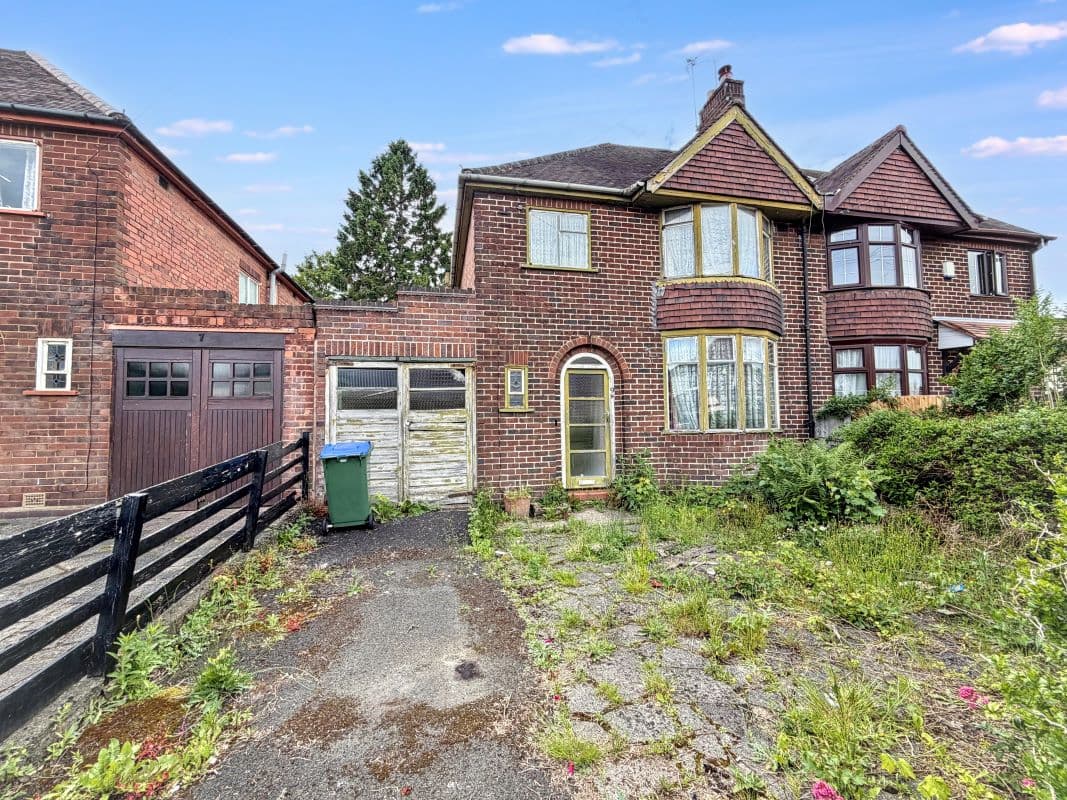 3 bedroom semi detached house in Tipton