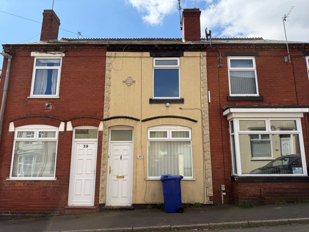 Vacant Freehold Mid Terraced Property