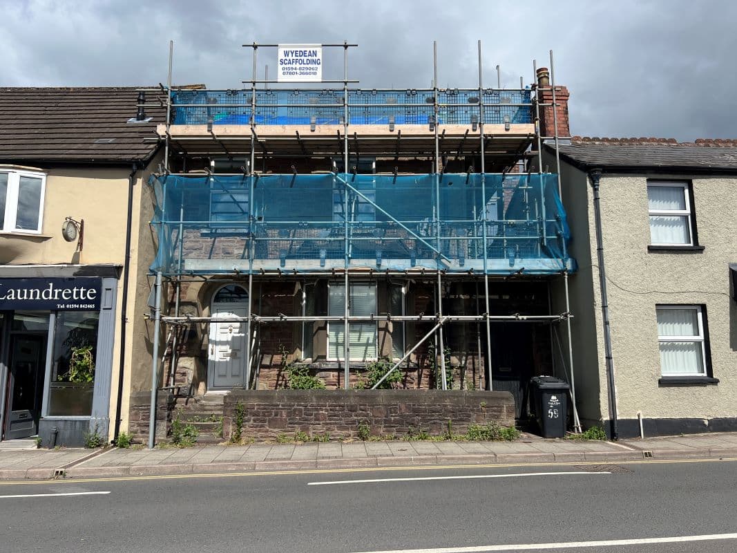 5 bedroom linked semi detached house in Lydney, Gloucestershire