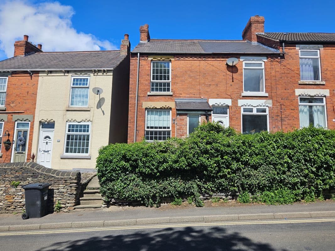 2 bedroom end terraced house in New Whittington, Chesterfield