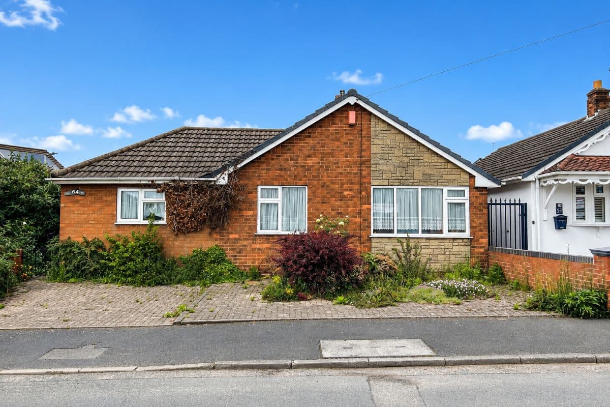 3 bedroom detached bungalow in Tipton
