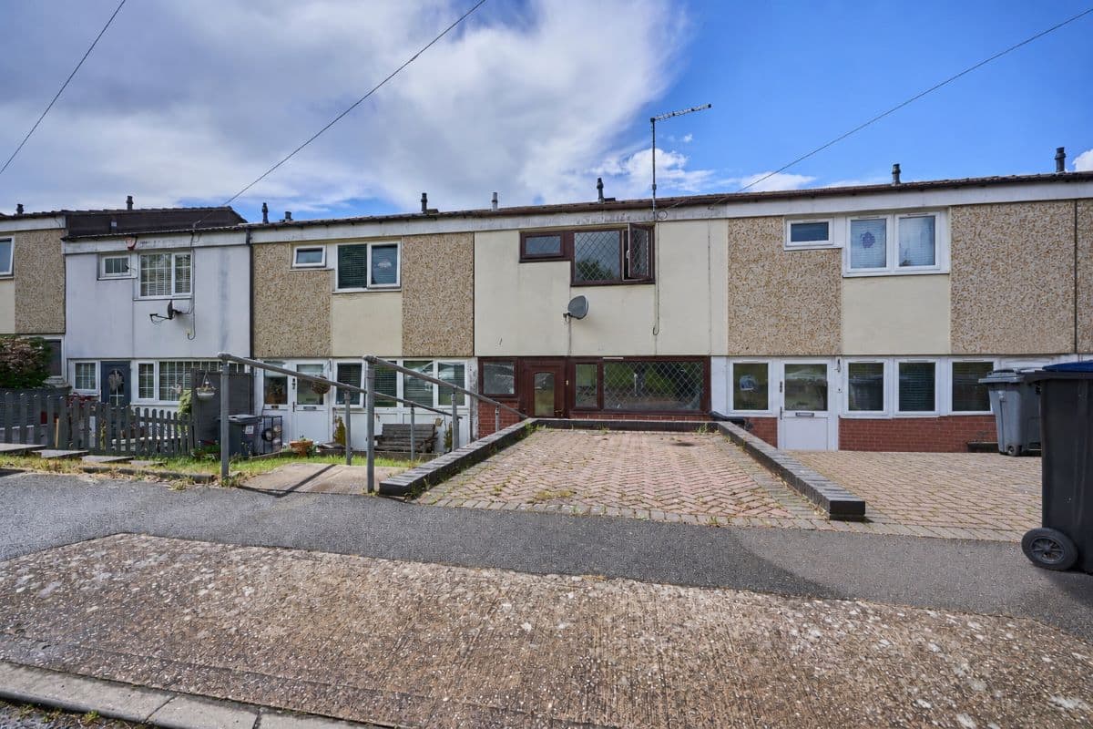 3 Bedroom Mid Terraced Property in Birmingham