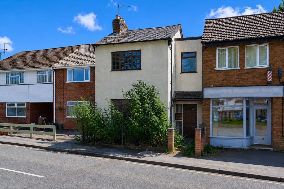 3 bedroom end terraced property