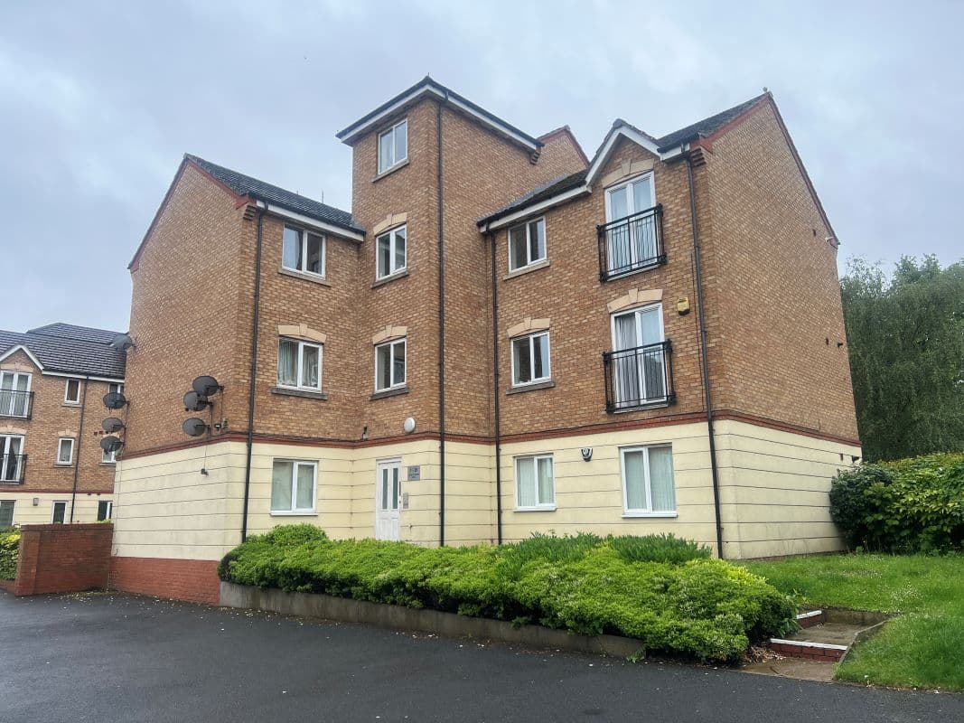 Vacant Leasehold First Floor One Bedroom Flat