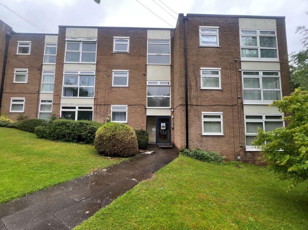 Vacant Leasehold First Floor One Bedroom Flat