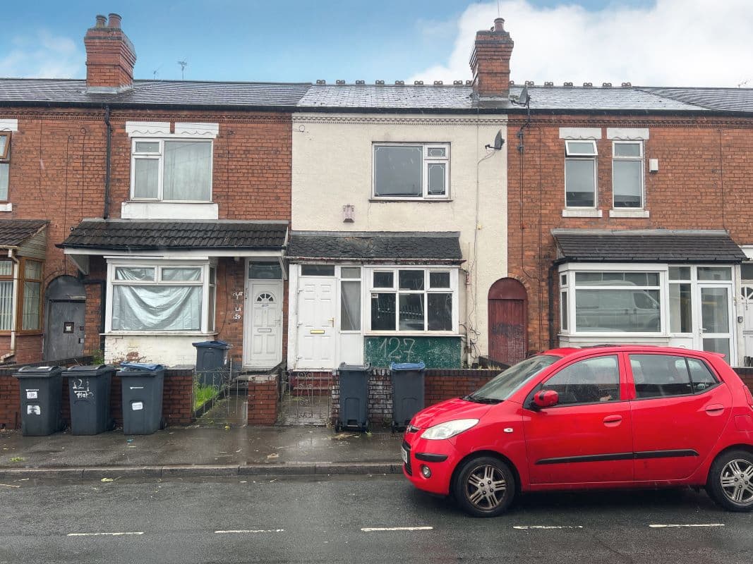 3 bedroom mid terraced property in Birmingham