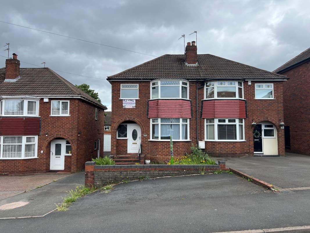 3 Bedroom Semi Detached House in Dudley