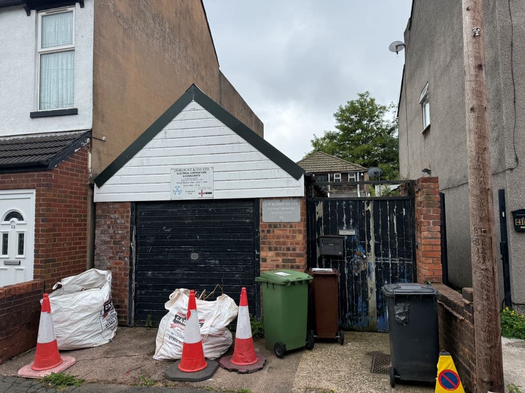 Commercial Vacant Workshop/Storage Units