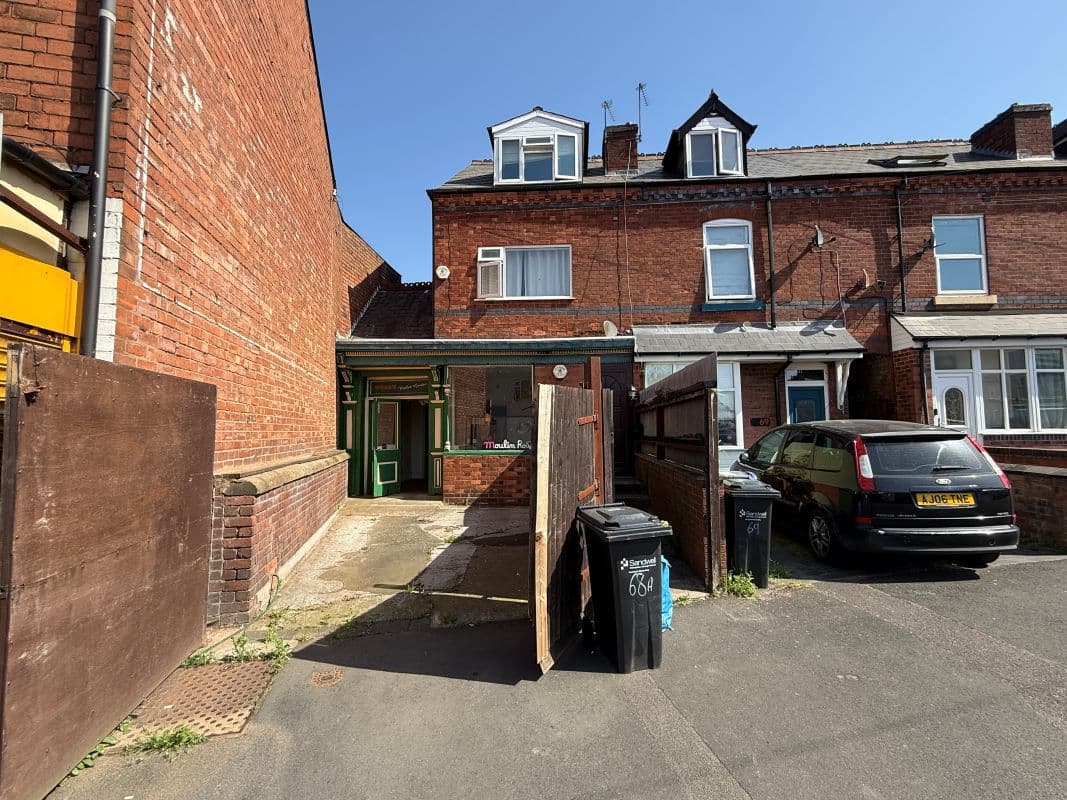 Vacant Freehold Retail Property with Self Contained Flat Above