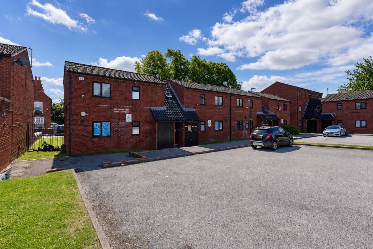 Vacant Leasehold First Floor Flat