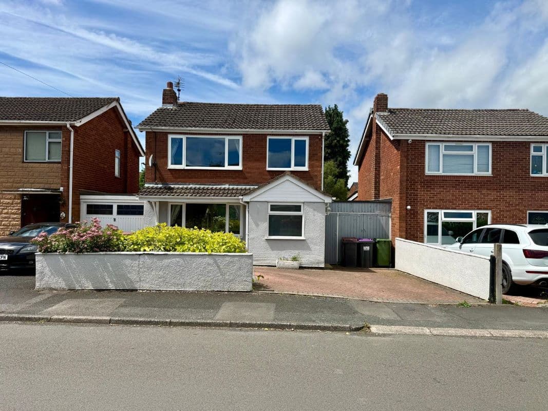 3 Bedroom Linked Detached House