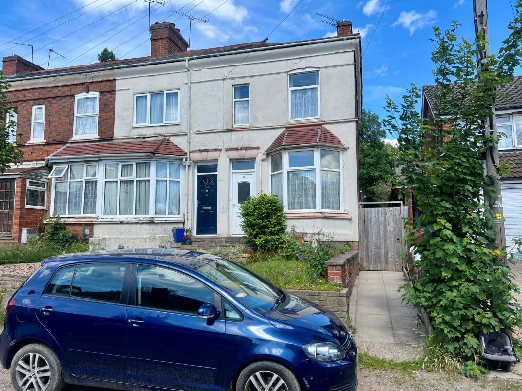 3 bedroom end terraced property