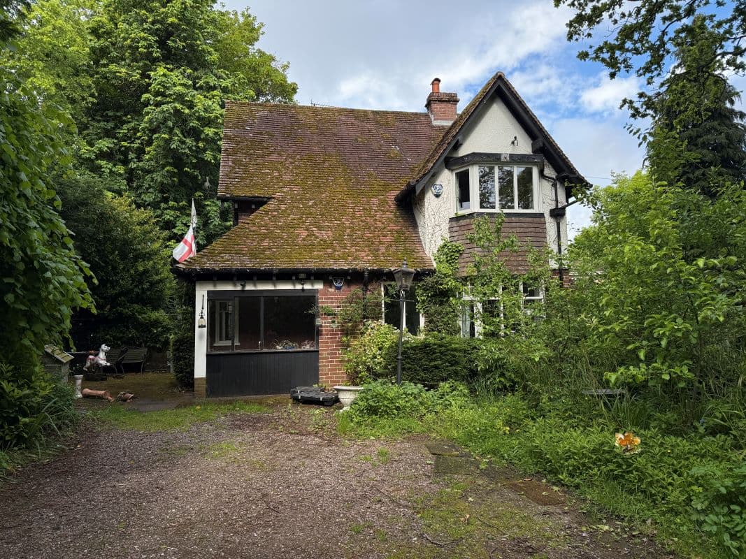 Vacant Freehold Detached Property in Solihull