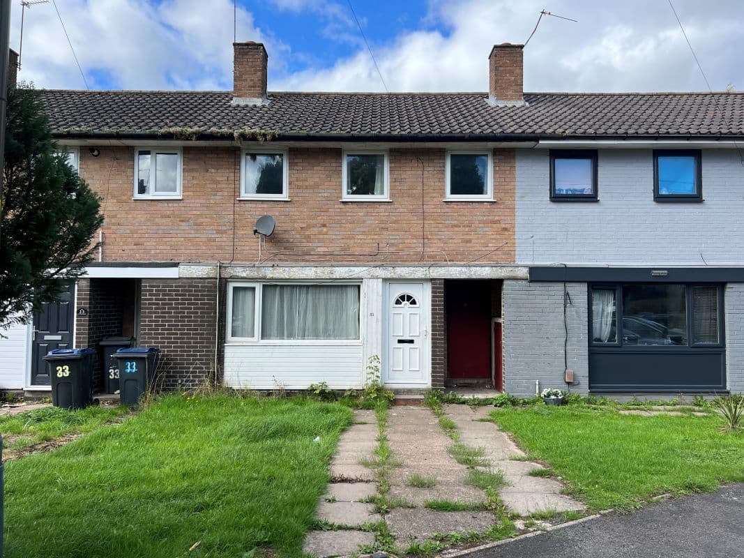 Vacant Freehold Mid Terraced Property