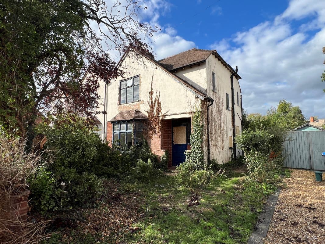 3 bedroom semi detached house in Stratford-upon-Avon