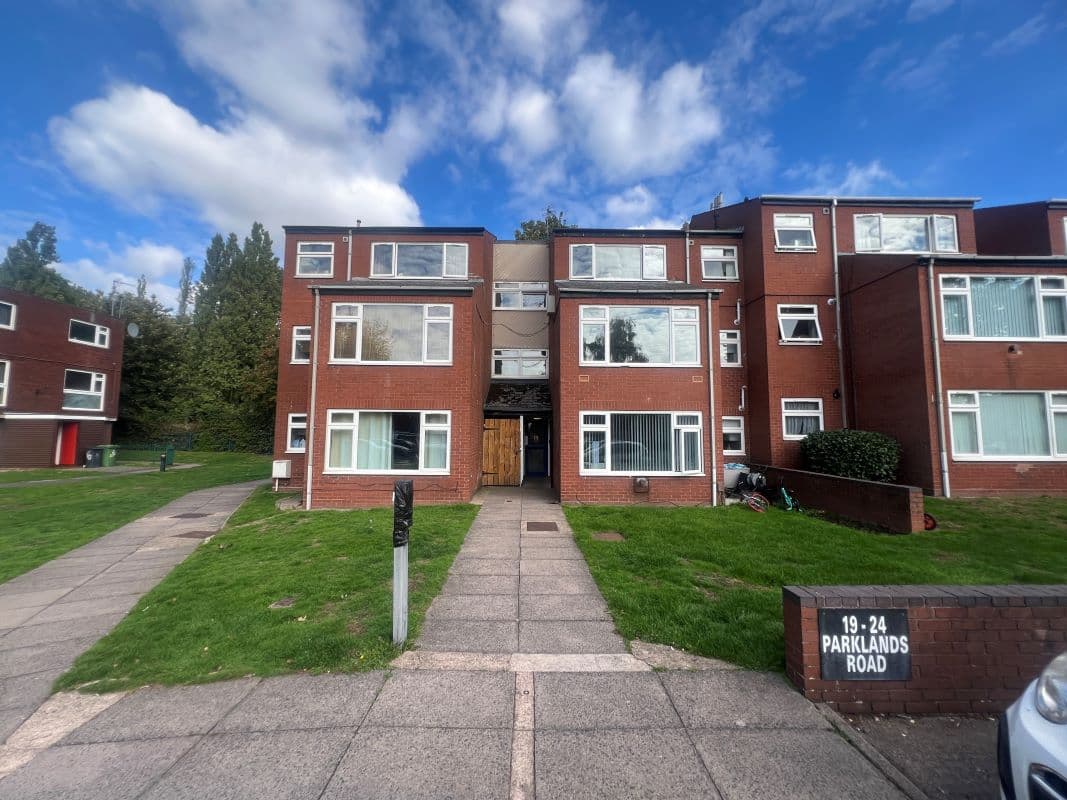 Vacant Leasehold First Floor Apartment
