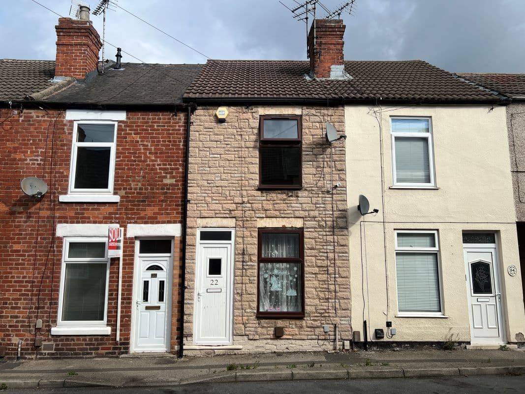 2 bedroom mid terraced house in Mansfield