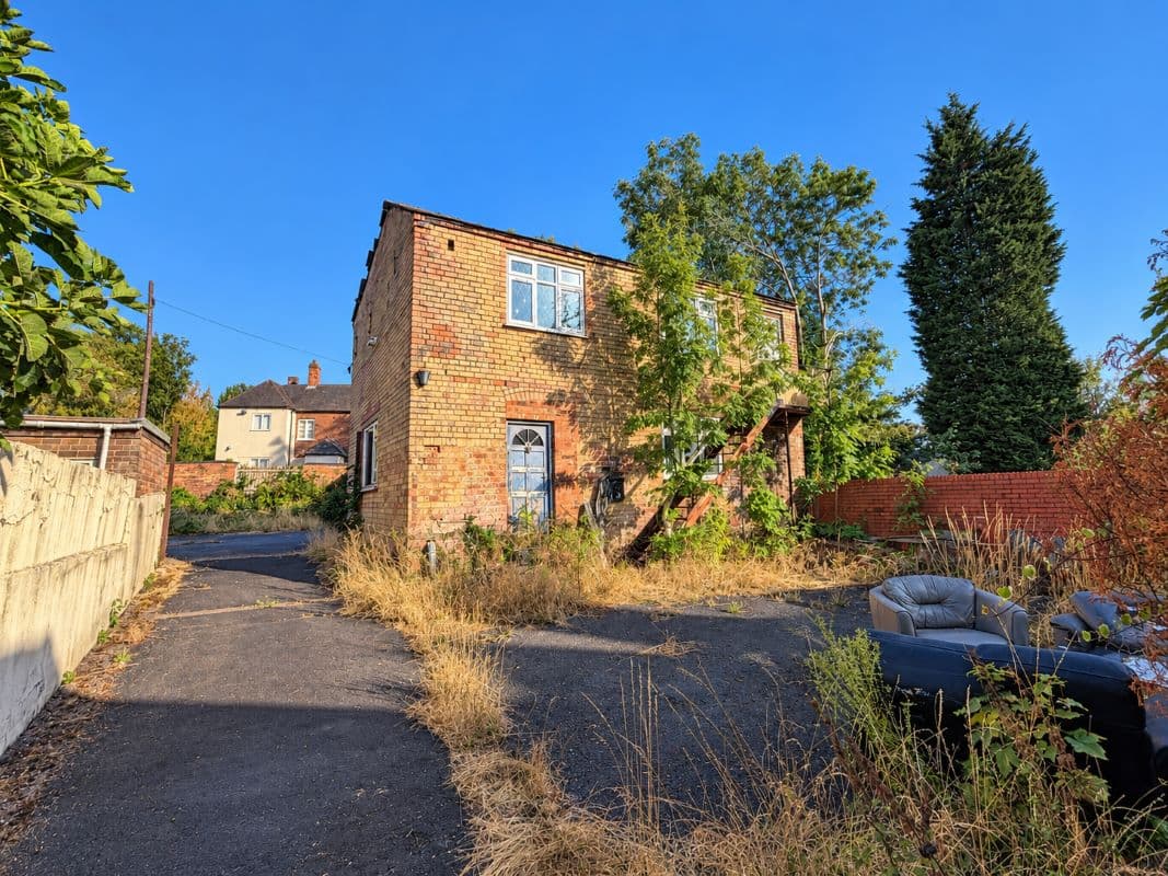 Workshop/Garage with Development potential in Walsall