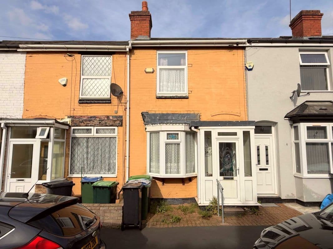 3 Bedroom Mid Terraced House in Oldbury
