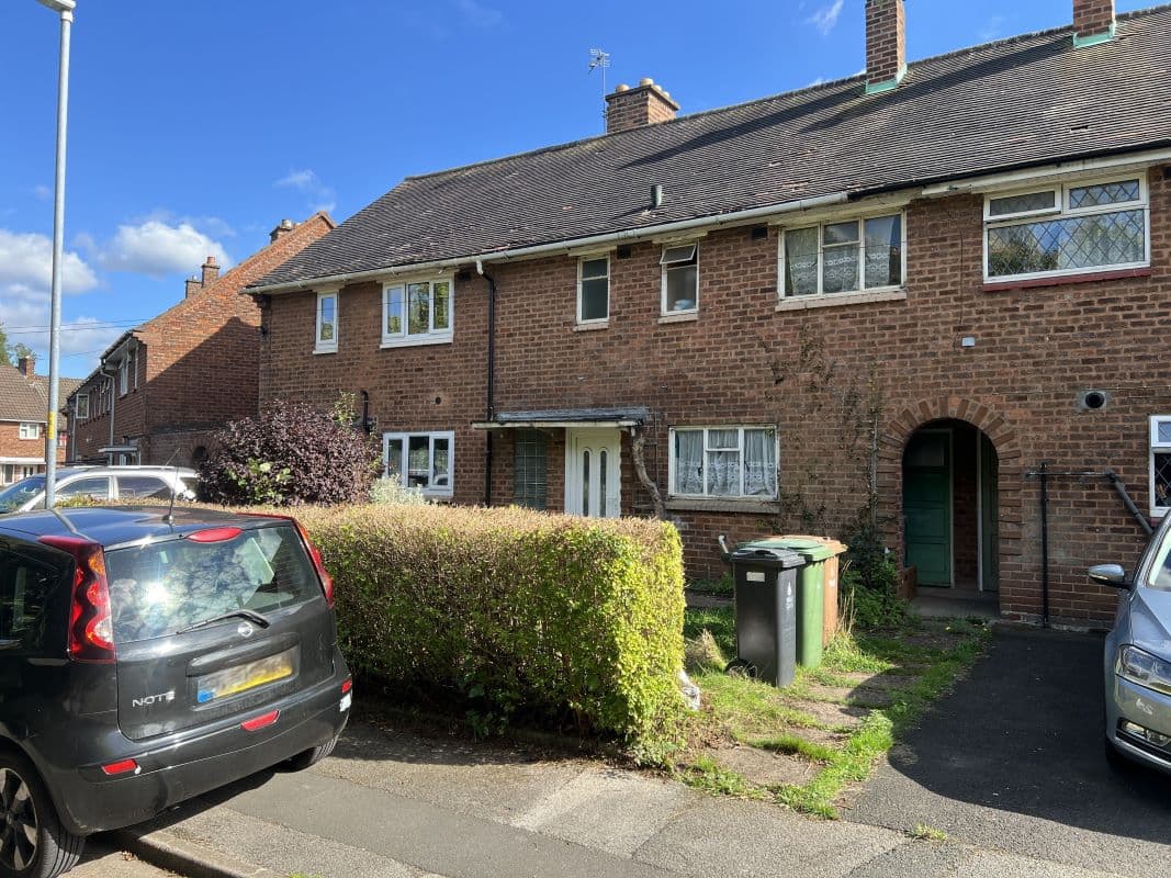 3 bedroom mid terraced property