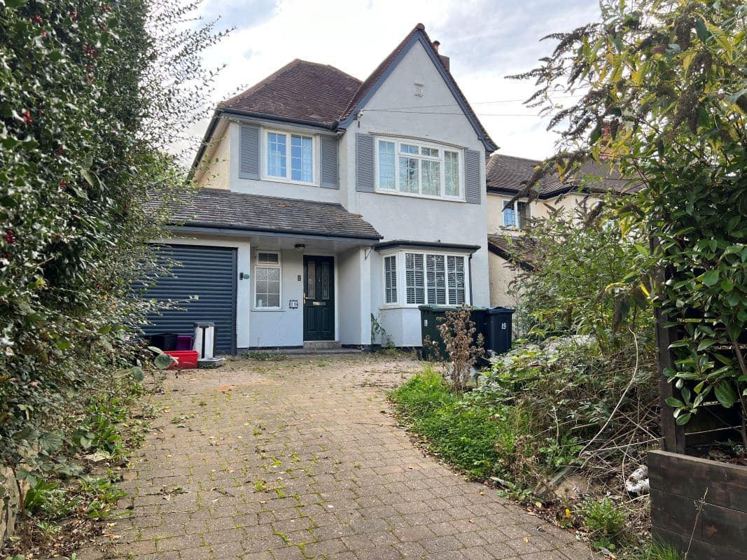 3 bedroom detached property with planning permission in Four Oaks