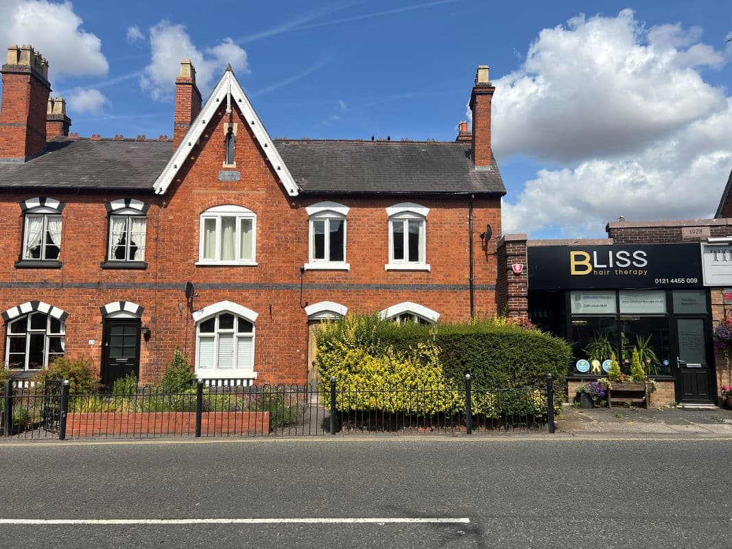 Vacant Freehold Four Bedroom Mid Terraced Property