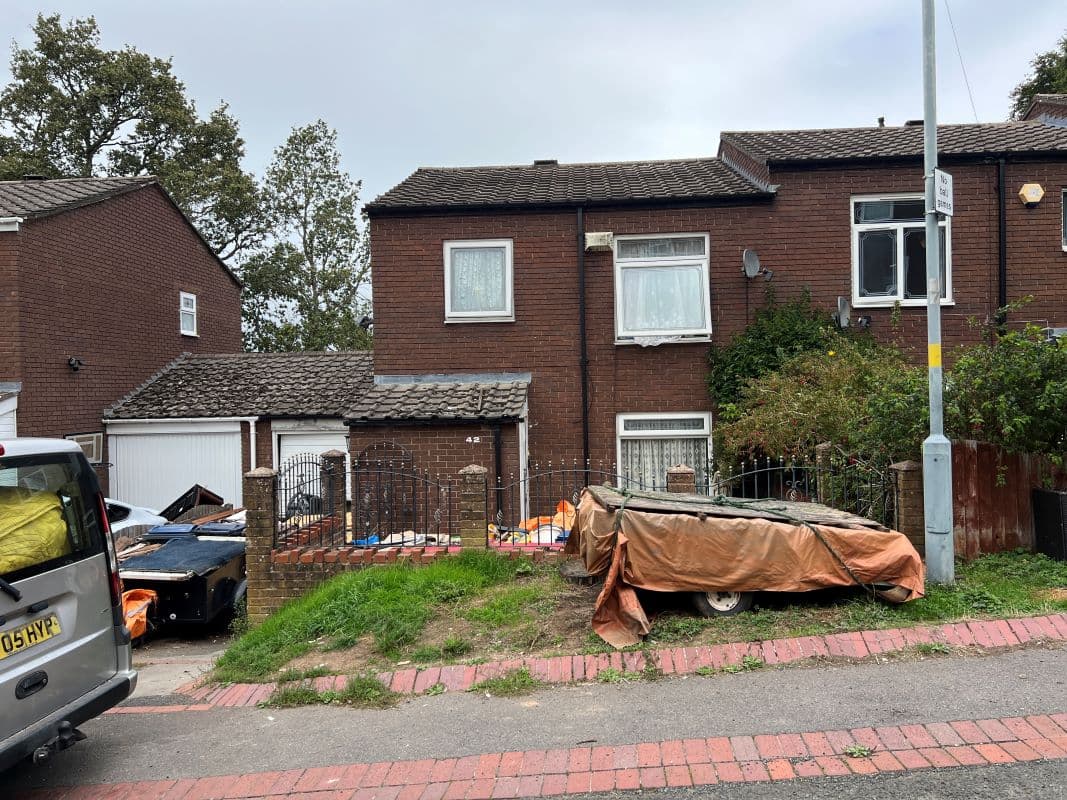 Vacant Freehold Linked End Terraced Property