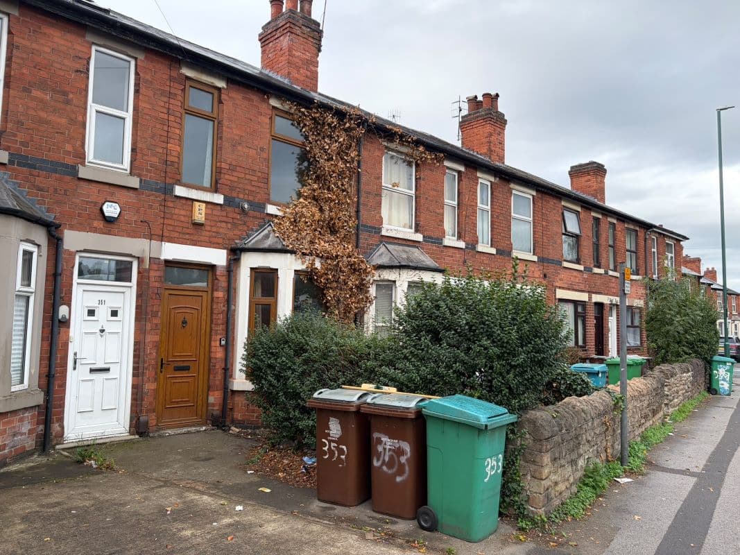 Vacant Freehold Mid Terraced Property