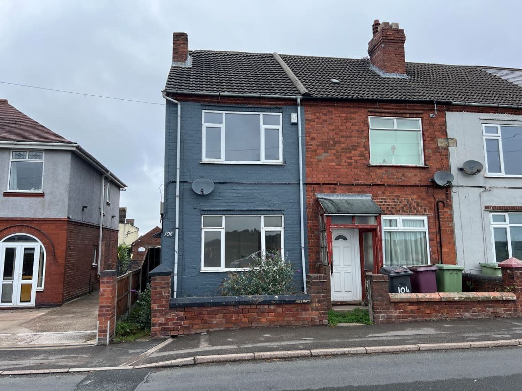 A Vacant Freehold 3 Bedroom End Terraced Property