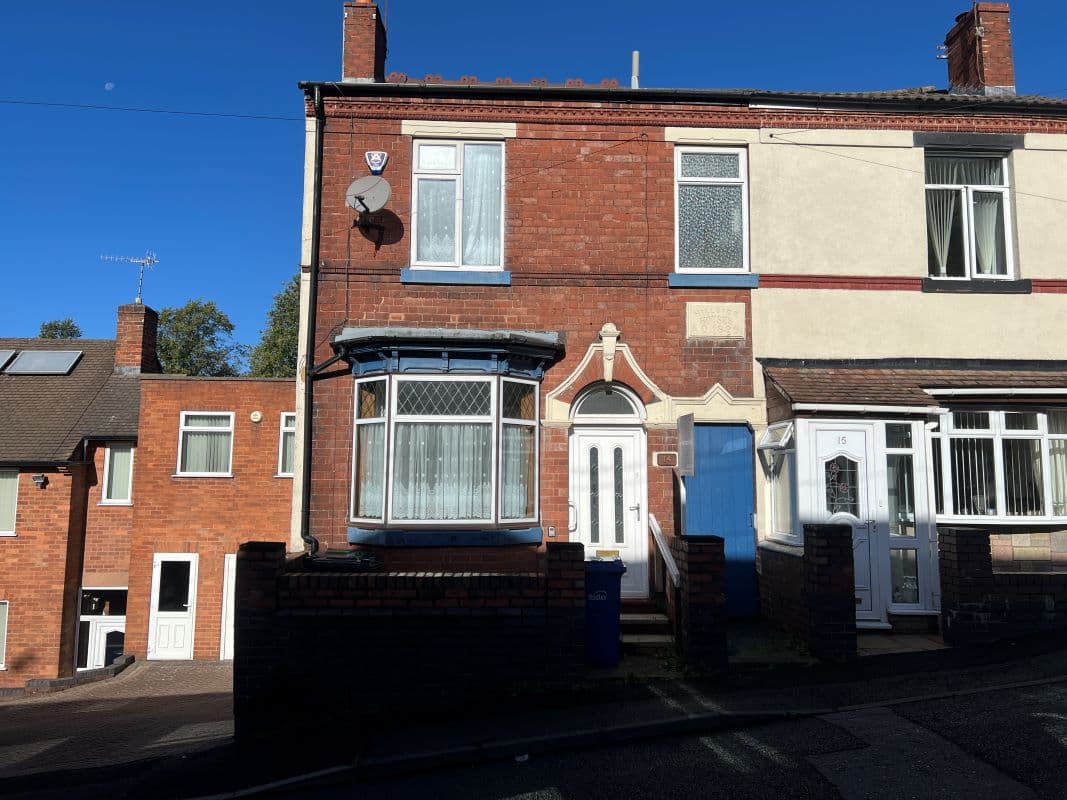 3 bedroom semi detached house in Dudley