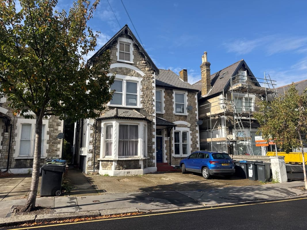 Vacant Leasehold Second Floor Flat