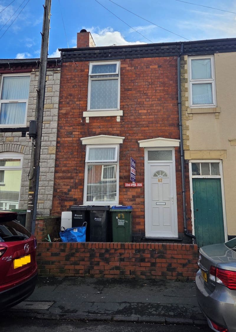 Freehold Vacant - Three Bedroom Terrace House