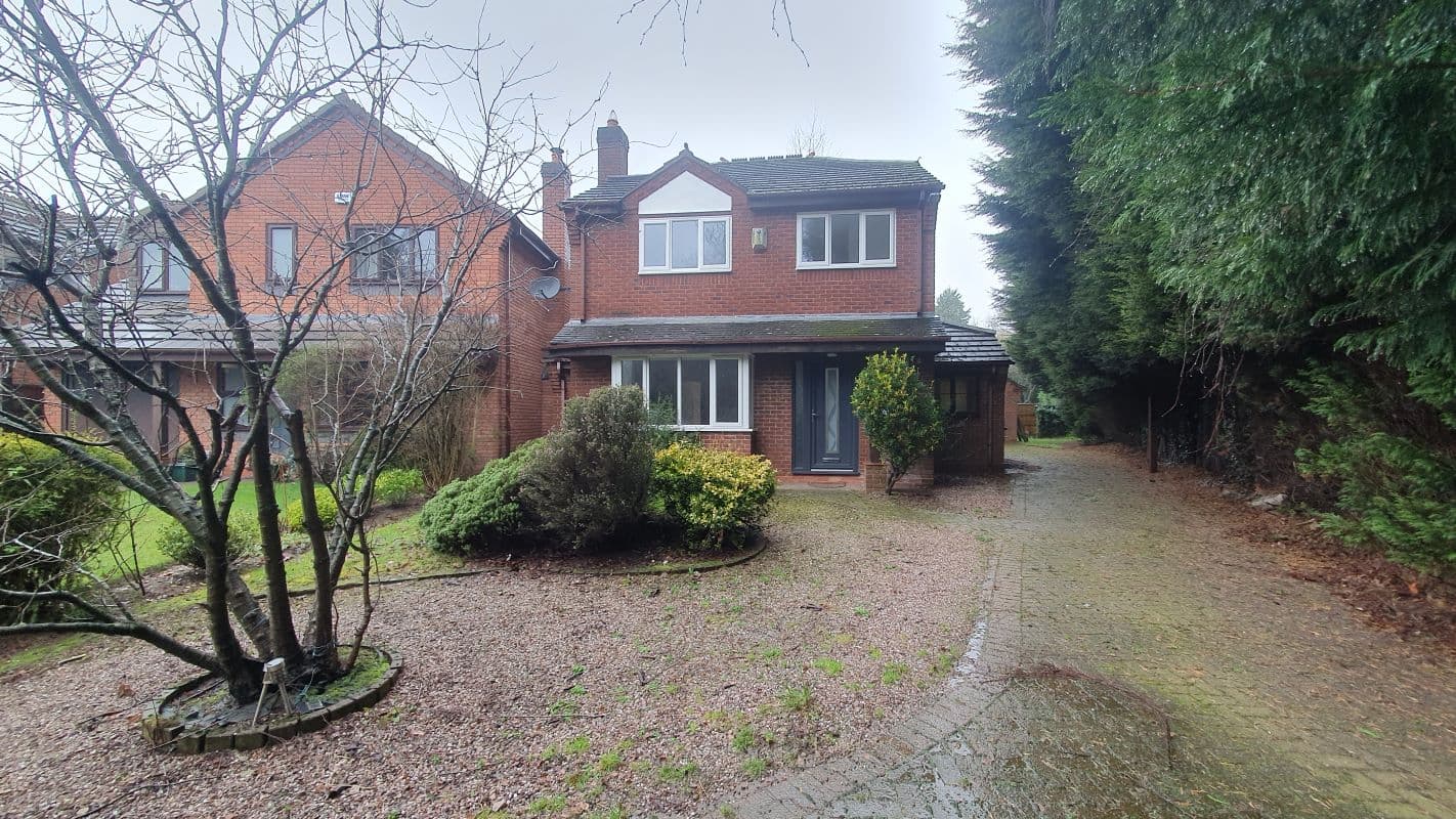 Freehold Vacant Modern Detached House with Four Bedrooms & Garage