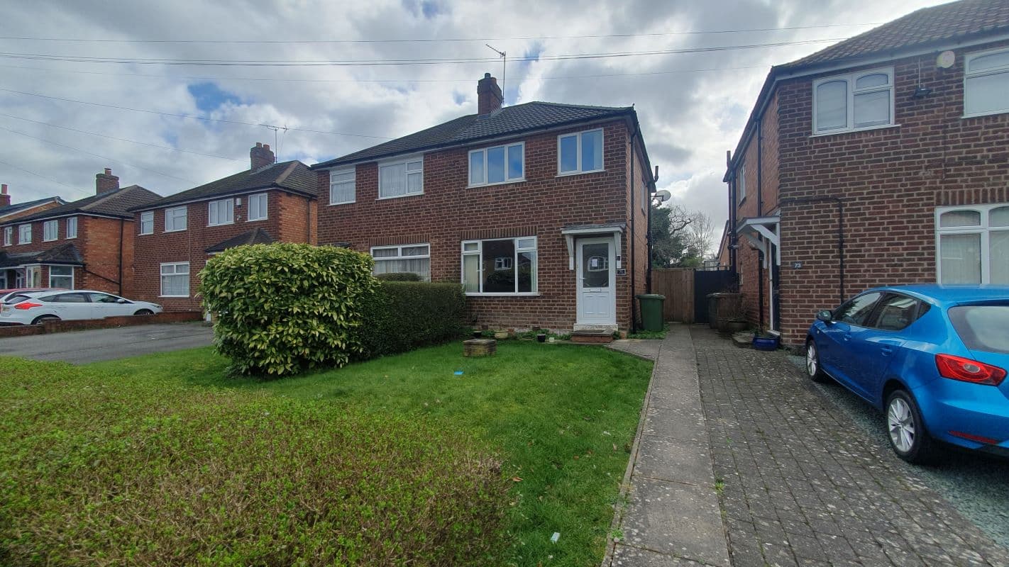 Freehold Vacant Semi-Detached House with Three Bedrooms