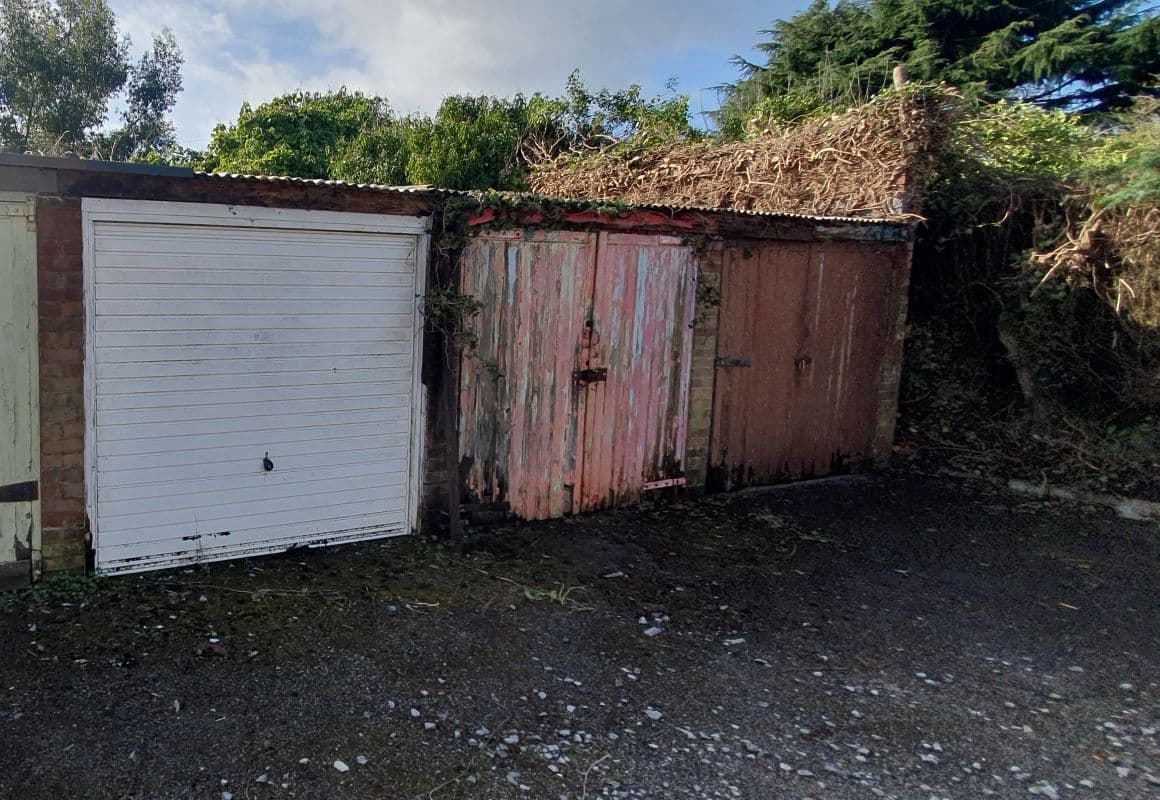 Leasehold Lock Up Garage in Popular Residential Village