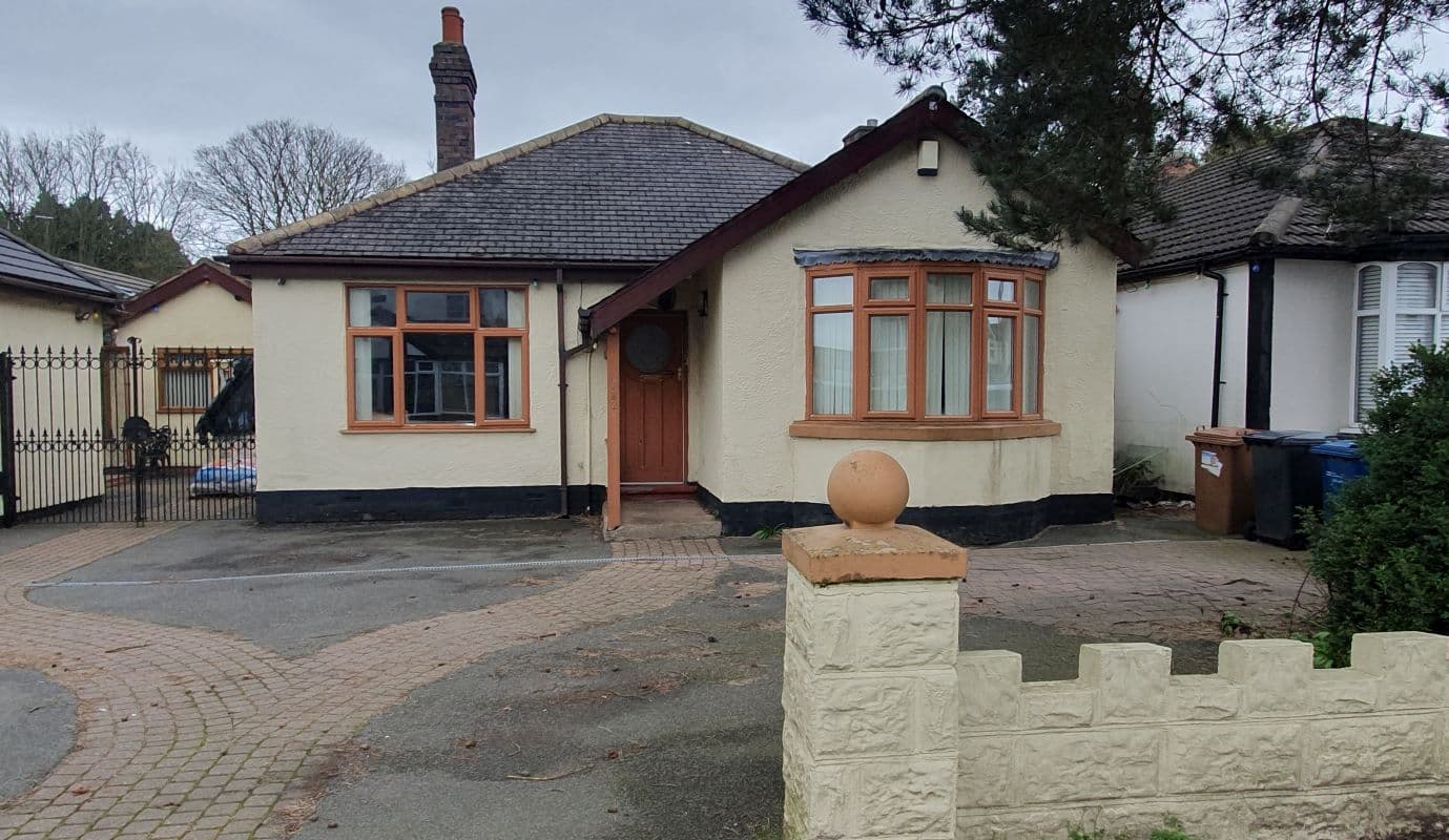 Freehold Vacant Detached Bungalow with Two Bedrooms