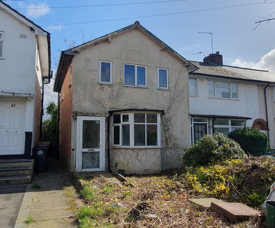 Freehold Vacant End Terraced House with Three Bedrooms