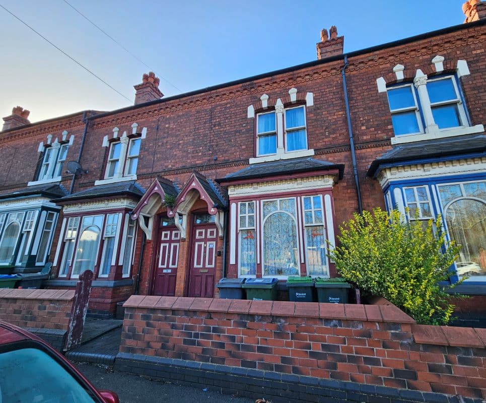 Freehold Investment – Mid Terraced House with Three Bedrooms