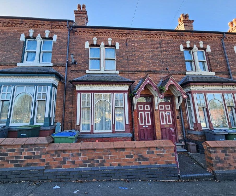 Freehold Investment – Mid Terraced House with Three Bedrooms