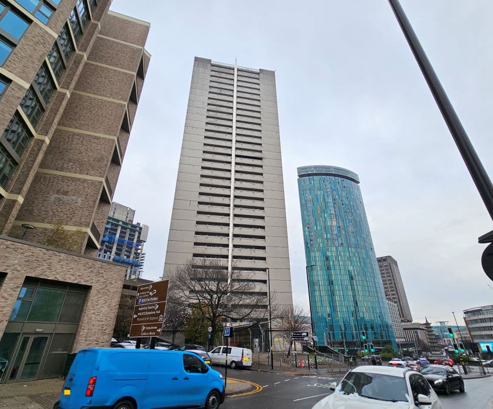 Leasehold Vacant City Centre Flat (Includes all Furniture and Appliances)