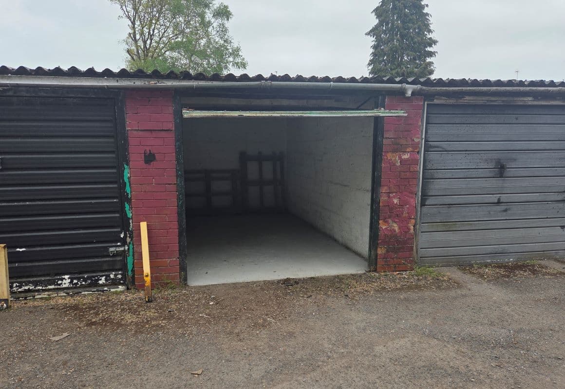 Freehold Vacant Lock Up Garage