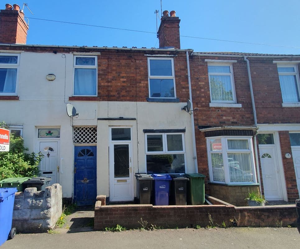 Freehold Vacant Mid-Terraced House with Two Bedrooms