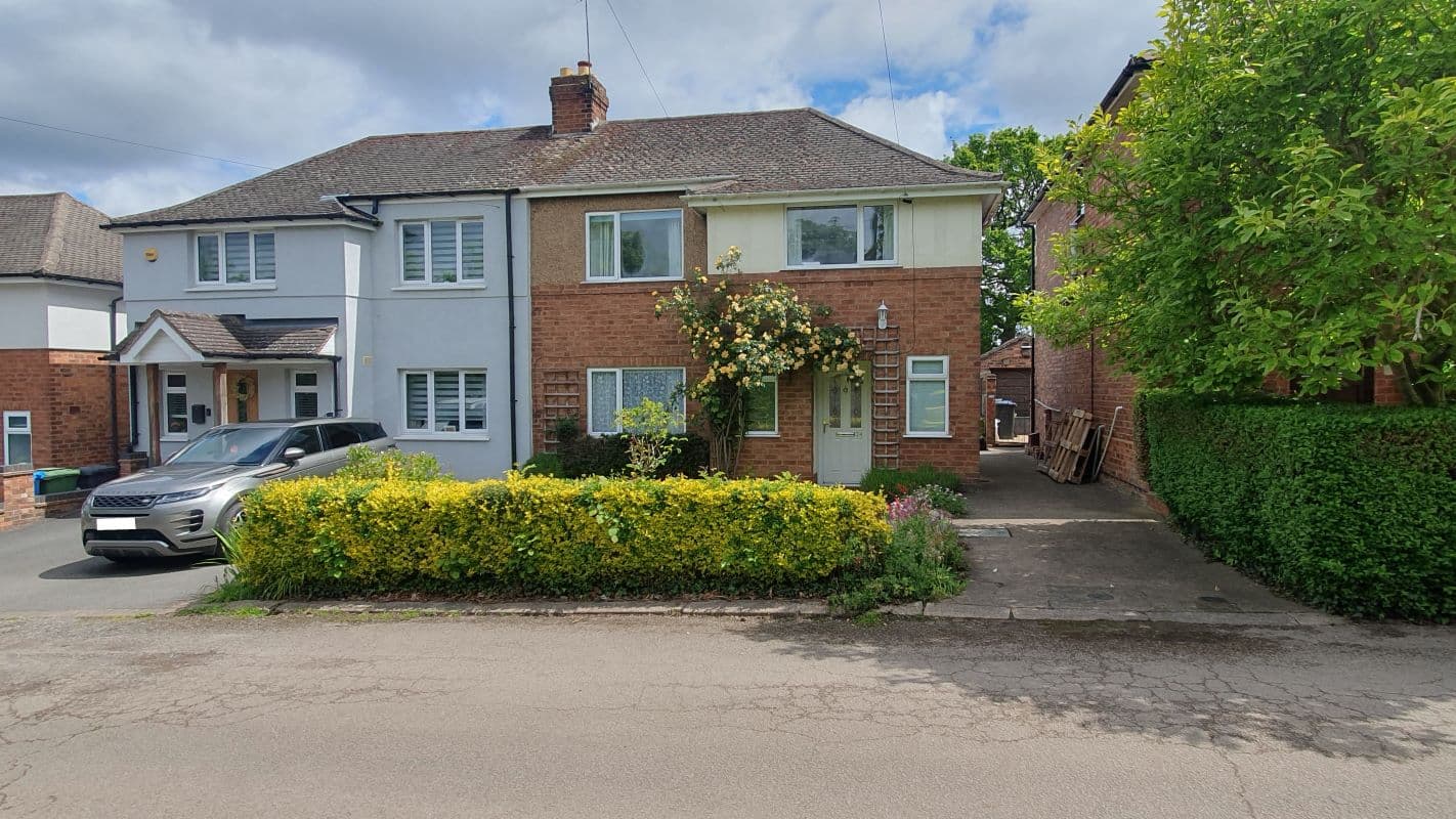 Freehold Vacant 3 Bedroom Semi Detached House in Sought After Location