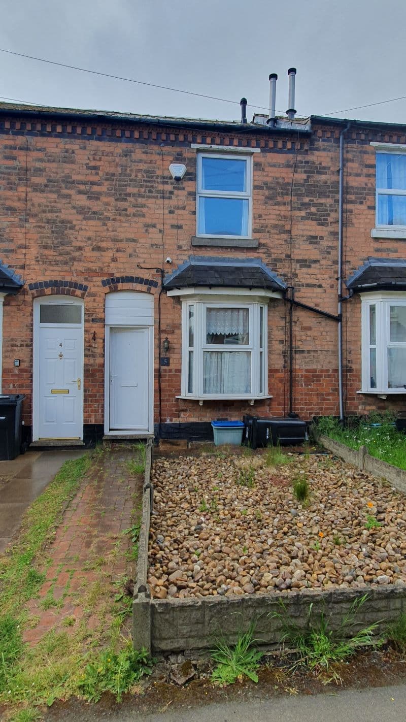 Freehold Vacant Mid-Terraced Cottage with Two bedrooms