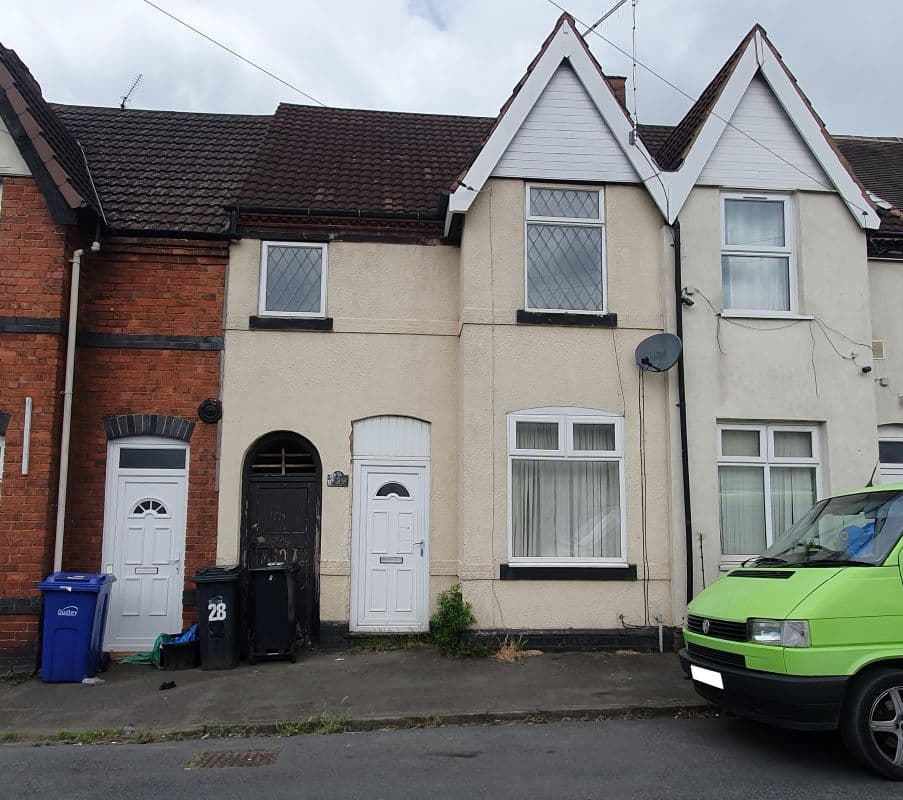 Freehold Vacant Mid-Terraced House with Three Bedrooms