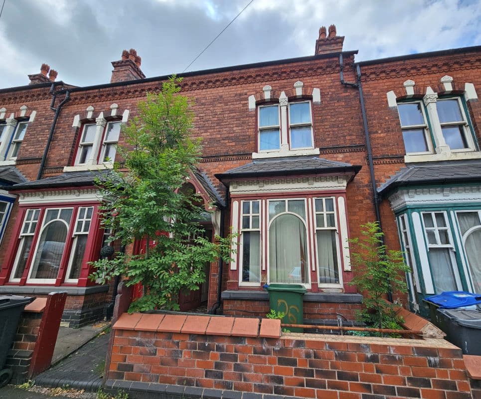 Freehold Vacant Mid Terraced House with Two Bedrooms