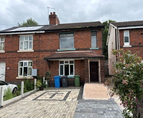 Freehold Vacant Semi Detached House with Three Bedrooms