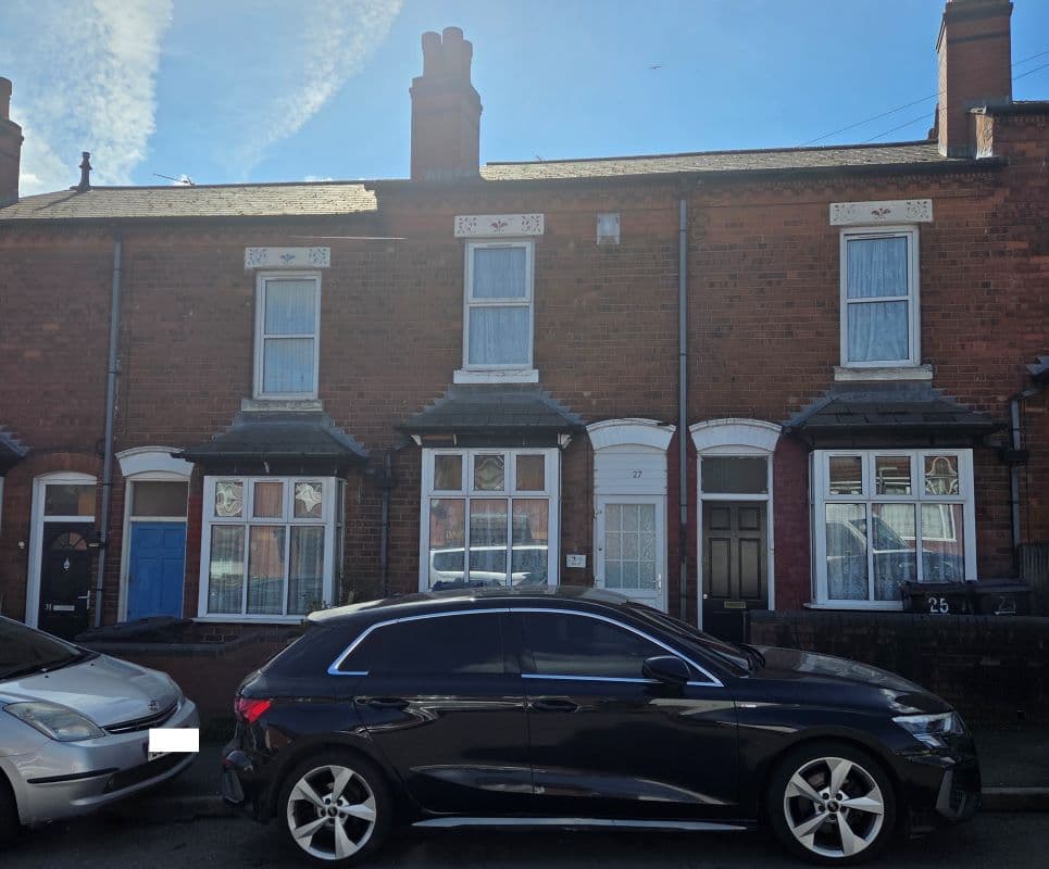 Freehold Vacant Three Bedroom House